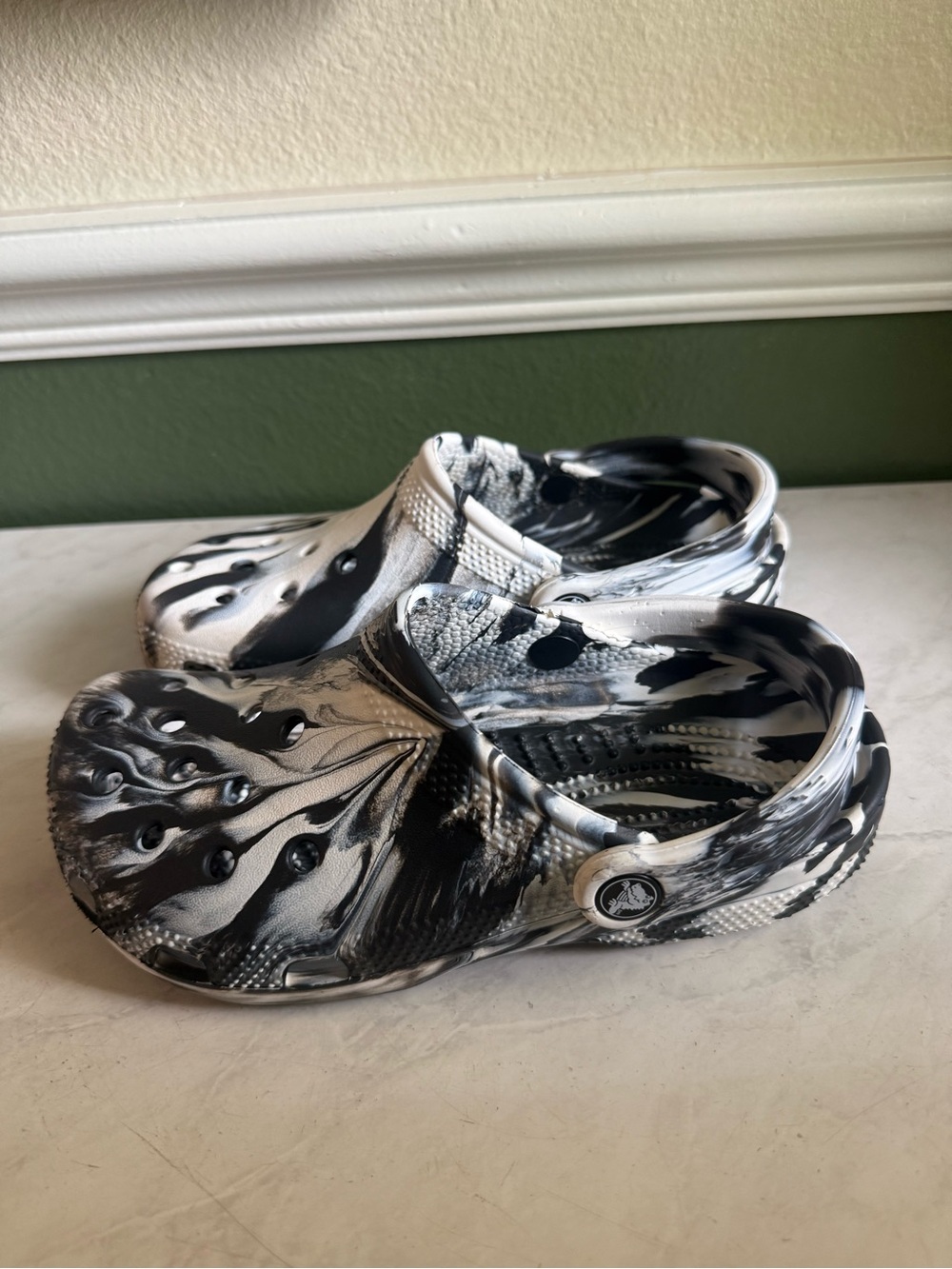 CROCS Black & White Marbled Classic Clog-Style Sandals